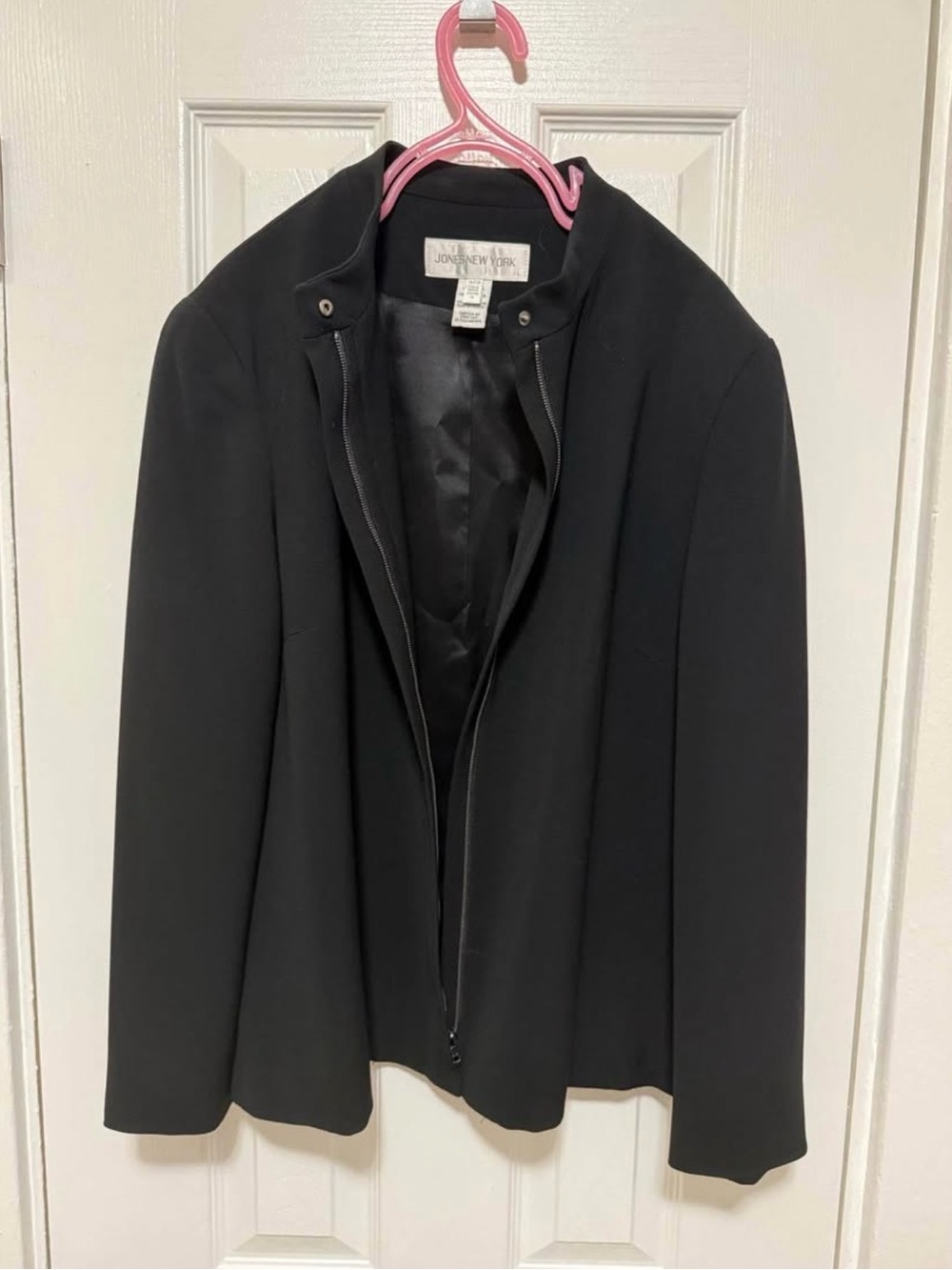 16PW Jones New York Woman Black Zip Front Blazer Jacket